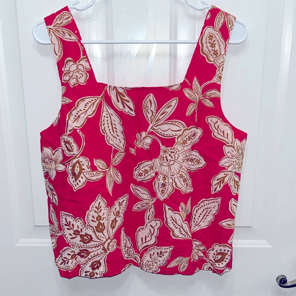 Wide strap tank